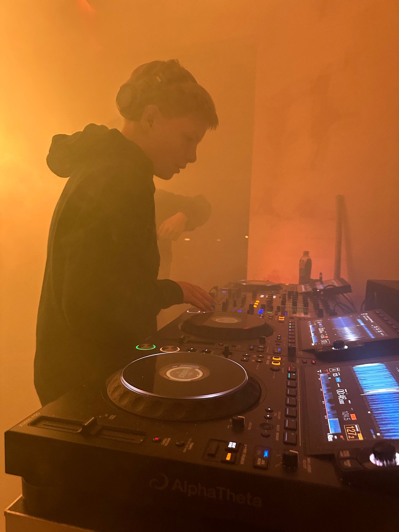 DJ IVORX op het podium