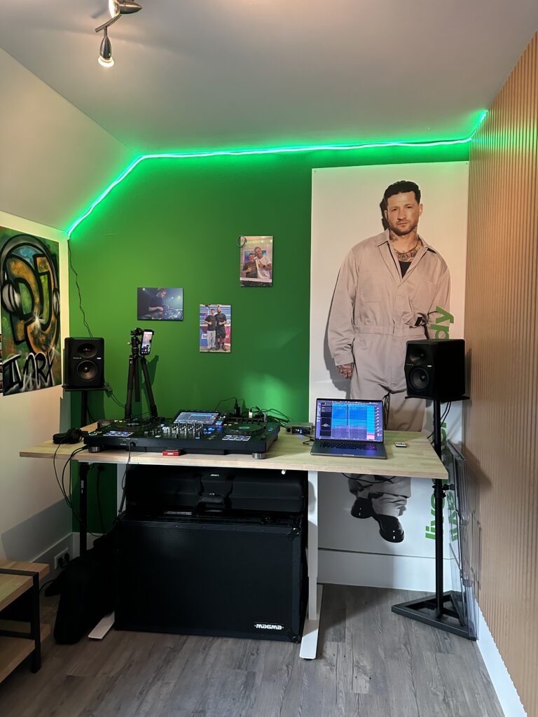 Dj Ivorx zijn muziek studio